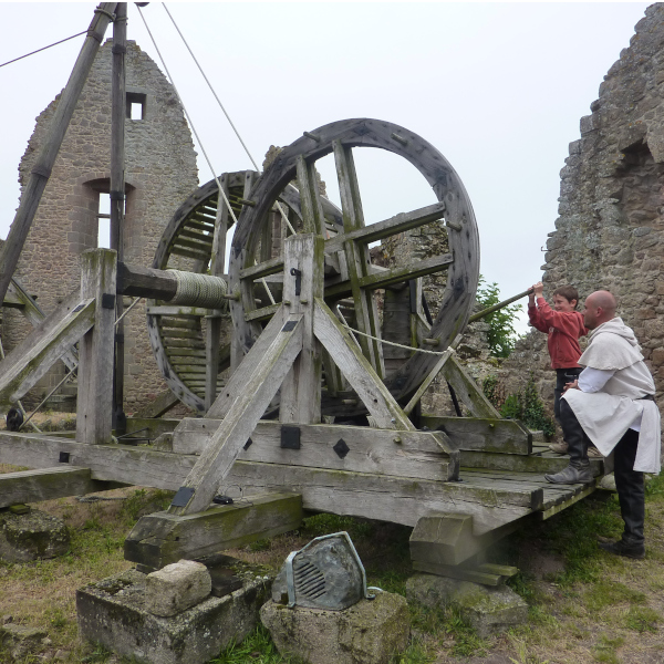 Démonstration au Château de Tiffauges